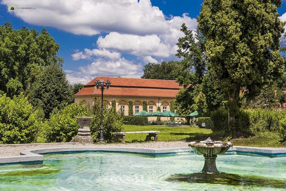 Vila Rozalia Garden Gate Avrig Exterior photo