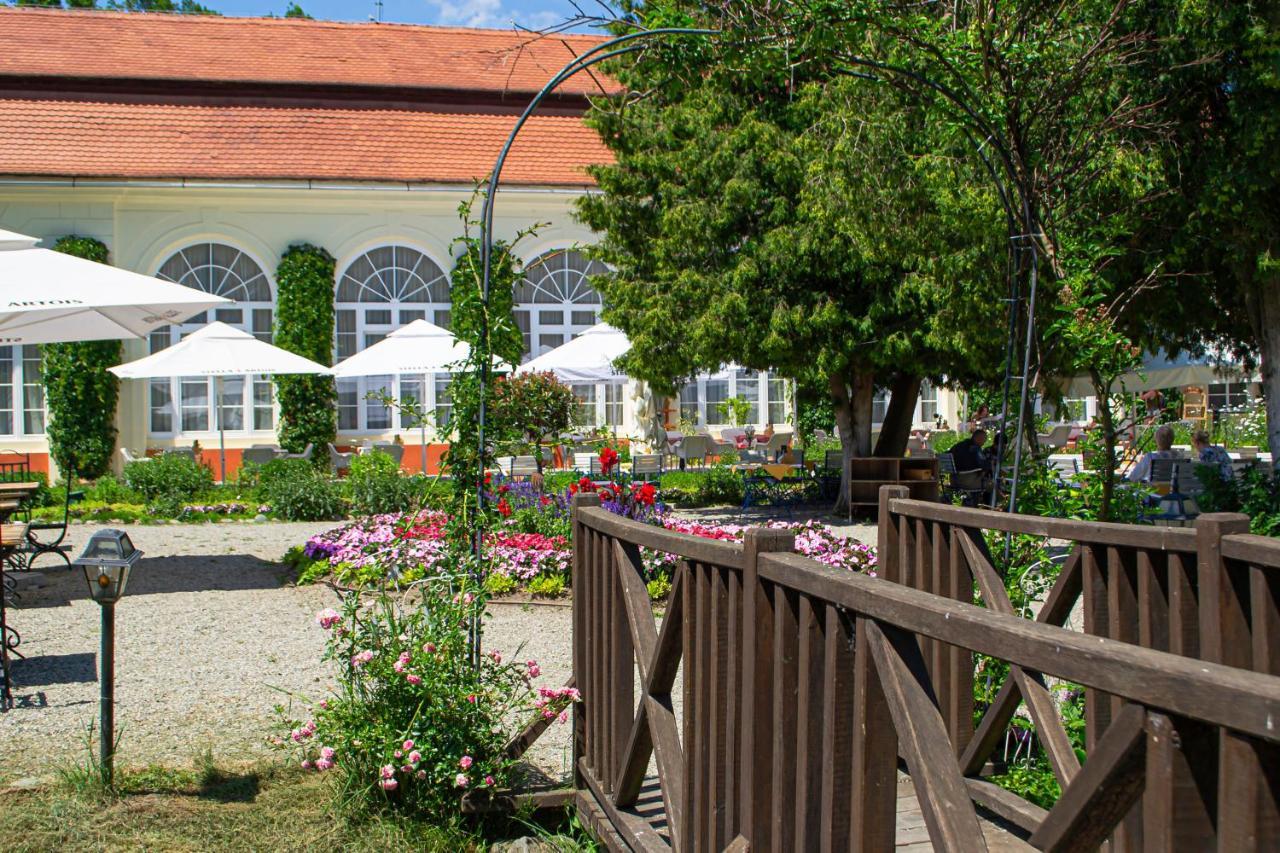 Vila Rozalia Garden Gate Avrig Exterior photo