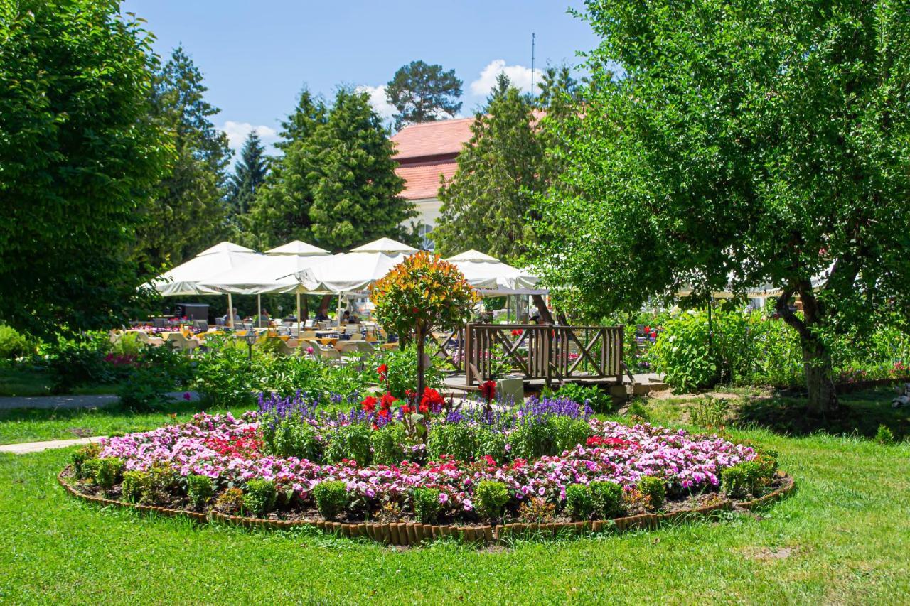 Vila Rozalia Garden Gate Avrig Exterior photo