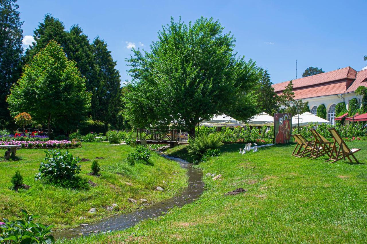 Vila Rozalia Garden Gate Avrig Exterior photo